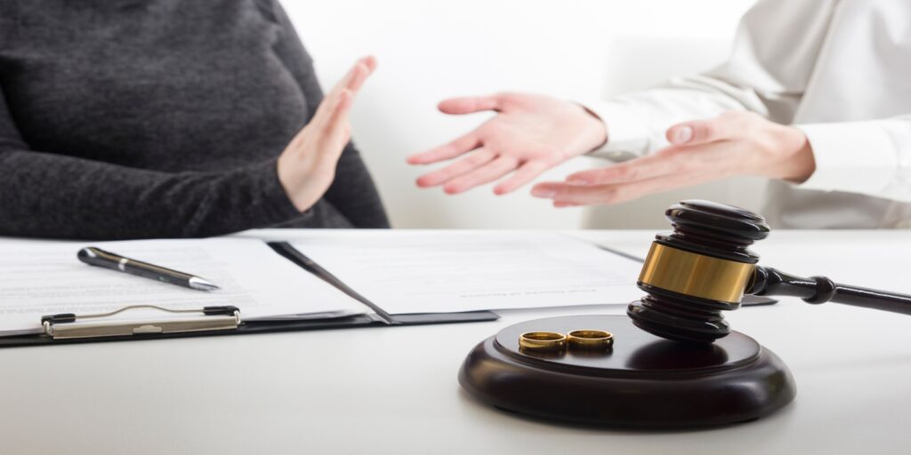 divorce couple fighting over who keeps ring