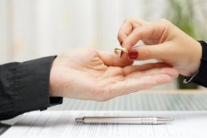 women returning ring after signing divorce agreement