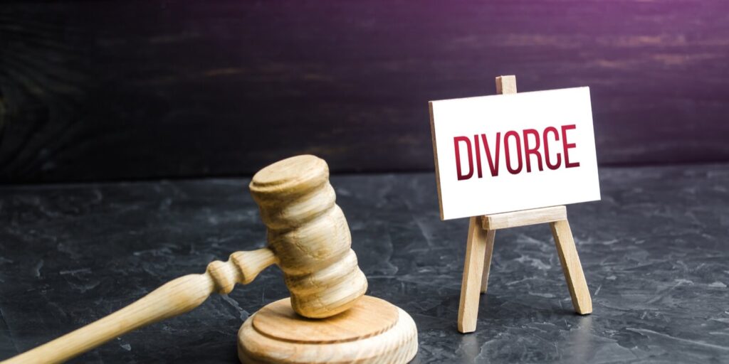 judge hammer and divorce easel