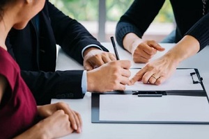 couple signing divorce agreement