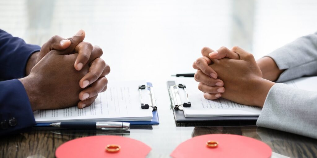 couple filing for divorce with wedding rings removed