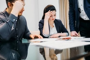 couple signing divorce agreement