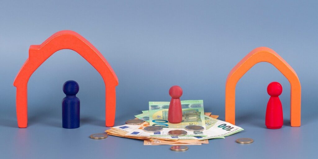 miniature figures of parents and kid cash money