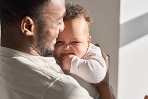 father with newborn