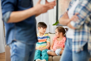 children watching their parents argue over Custody Laws For Unmarried Parents