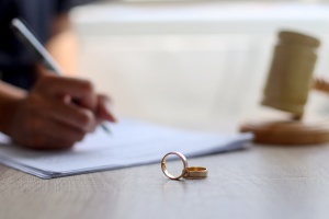 couple seeking Laurel, MD Men’s Divorce Attorney