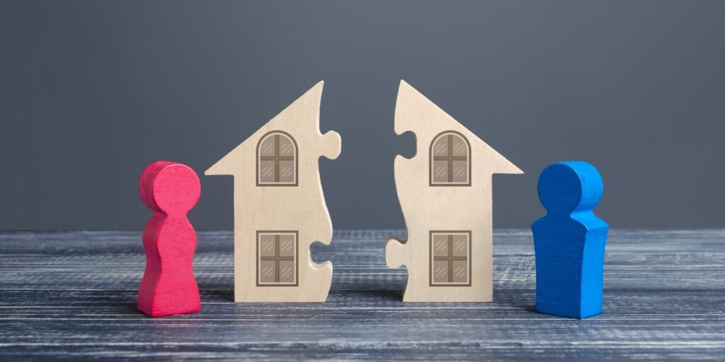 husband and wife divide a house in a divorce process