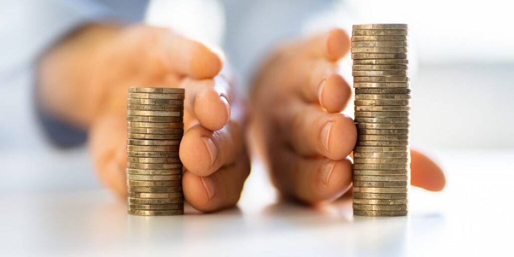 separating money stack in divorce