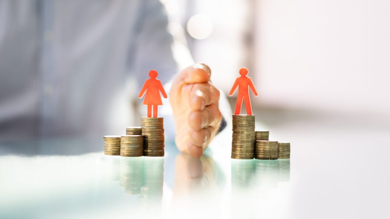 separating money stack in divorce